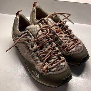 Women 9.5 The North Face Athletic shoe